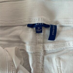APT.9 White Straight Leg Jeans